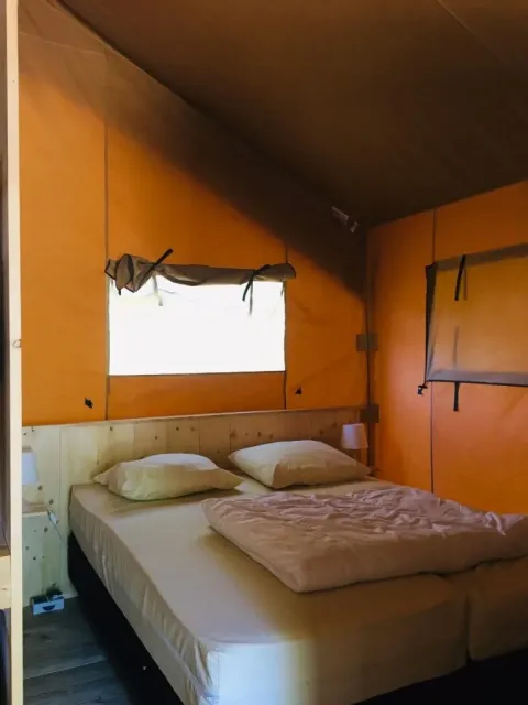 These images are of different properties and are used for illustrative purposes; the actual accommodations may vary.