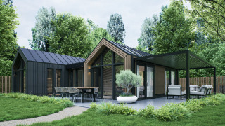 Moderne Eco Boslodge Jacuzzi mit Holzverkleidung, Terrasse und Gartenmöbeln in grüner Umgebung.