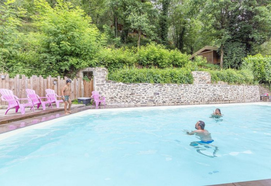 Spacious swimming pool