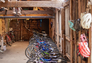 Granero en BoerenBed New Barn Farm con bicicletas y cascos, ideal para vacaciones en el este de Inglaterra.