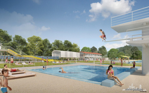 Personas disfrutan un día soleado en la piscina con toboganes y trampolín en Onlycamp Camping de Besançon.