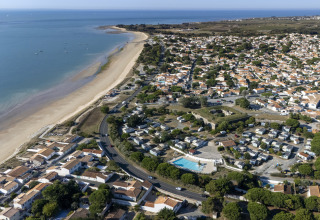 Aerial view of Flower Camping Le Platin - La Redoute with holiday homes, pool, and beach in Île de France.