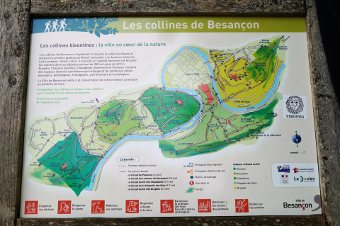 Information map of Les collines de Besançon showing trails, natural areas and guidelines for visitors.