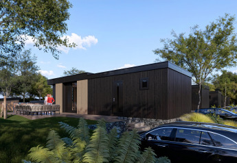 Lodge Valkhof met Hottub moderno en el parque Veluwe de Bosgraaf, Países Bajos, con árboles y coches.