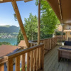 Glamping at Vakantiepark Terassencamping Süd-See – Safaritenten Tirol with lake and mountain views.