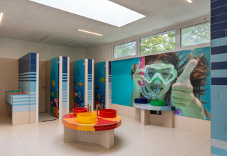 Bagno colorato per bambini a tema subacqueo presso Sandaya Europa Village, Veneto, Italia.