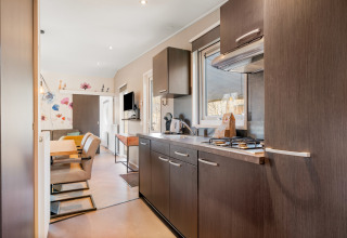 Modern kitchen and cozy dining area inside Happy Bee Lodge at Campsite Si-Es-An in the Netherlands.