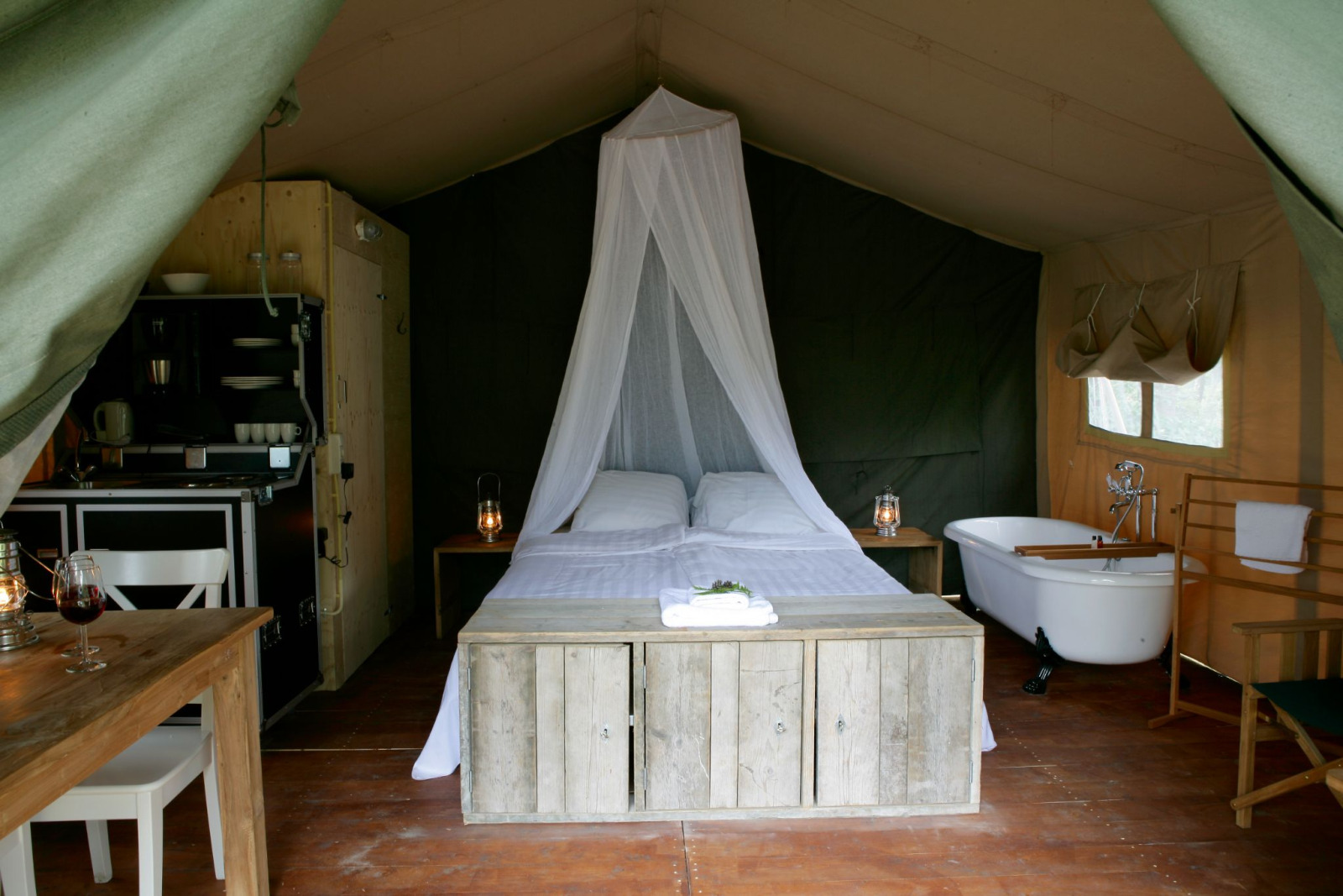 Romantic Safaritent met bad