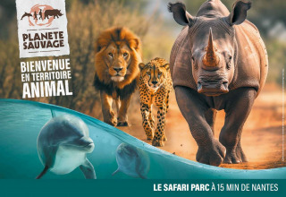 Manifesto del Safari Park Planète Sauvage con rinoceronte, leone, ghepardo e delfini vicino a Nantes, Francia.