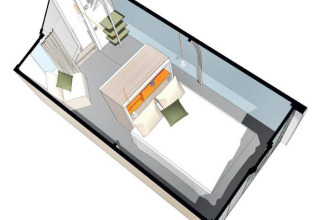 Layout interno della tenda safari Coco Sweet al Camping les Rives de Grand Lieu in Francia, con letti e arredi.