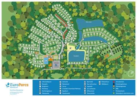 Kaart van EuroParcs Maasduinen met glamping, kampeerplaatsen, faciliteiten en vijvers in een groene omgeving.