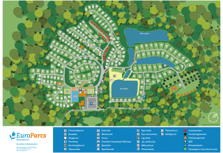 Mapa de EuroParcs Maasduinen con ubicaciones de glamping, áreas de camping, servicios y lagos rodeados de bosque.