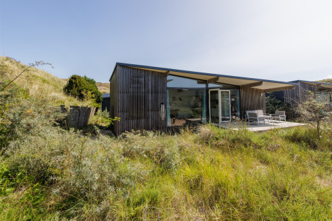Lodge moderne Sea House Family à Bloemendaal aan Zee, Pays-Bas, avec terrasse ensoleillée et grandes baies.