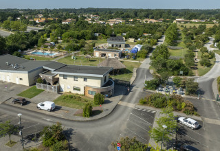 Aerial view of Seasonova Camping Le Plan d’Eau featuring a pool and greenery in Nouvelle-Aquitaine, France.