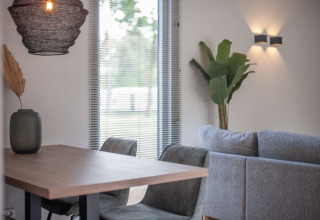 Modern, bright living and dining area in Timber Cottage 4 at Bospark 't Wolfsven with minimalist decor.