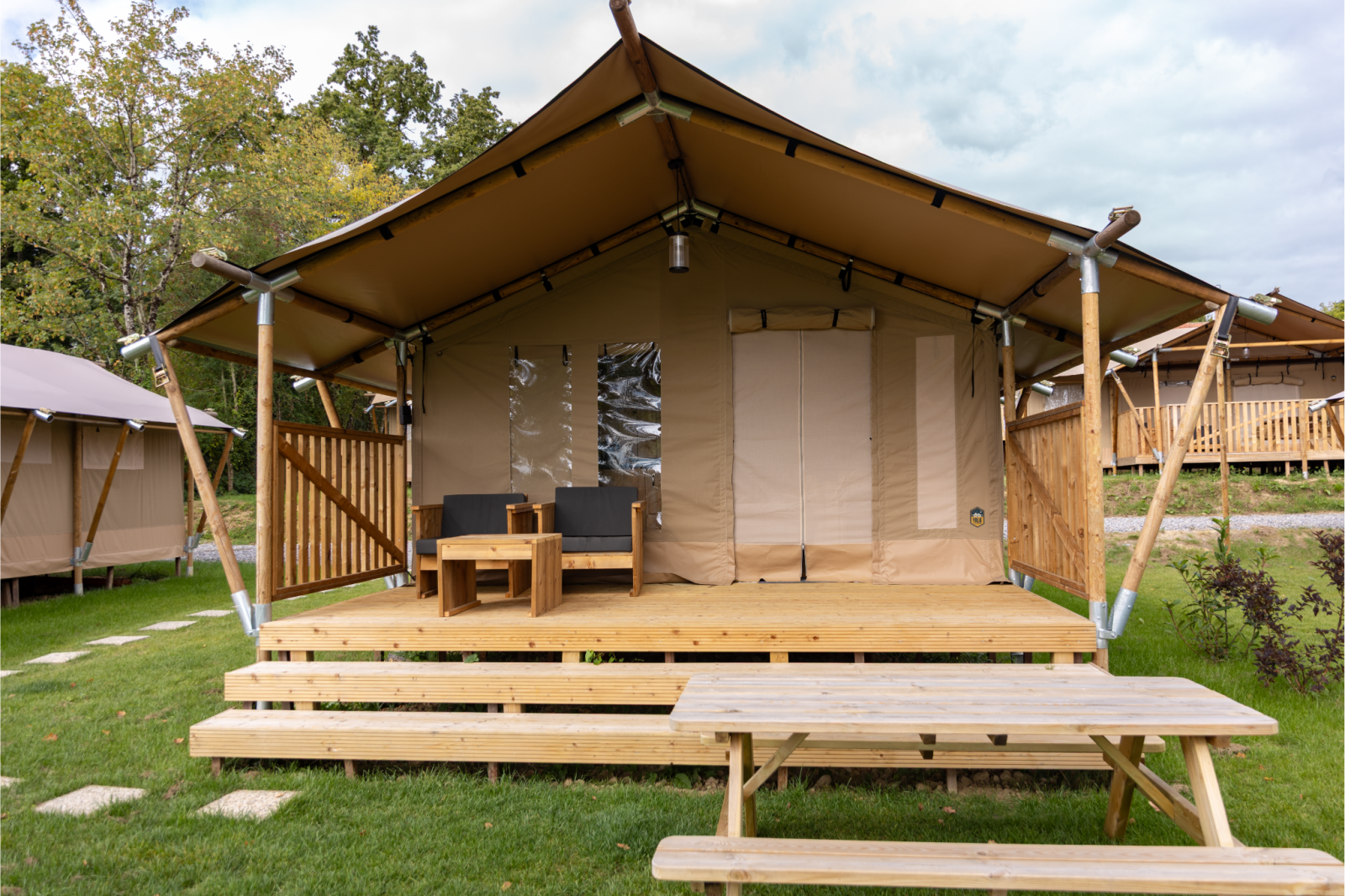 Comet 27 Lodges