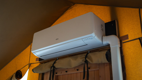 Airco geïnstalleerd in de Compact safaritent op Camping de Molenhoek in Nederland.