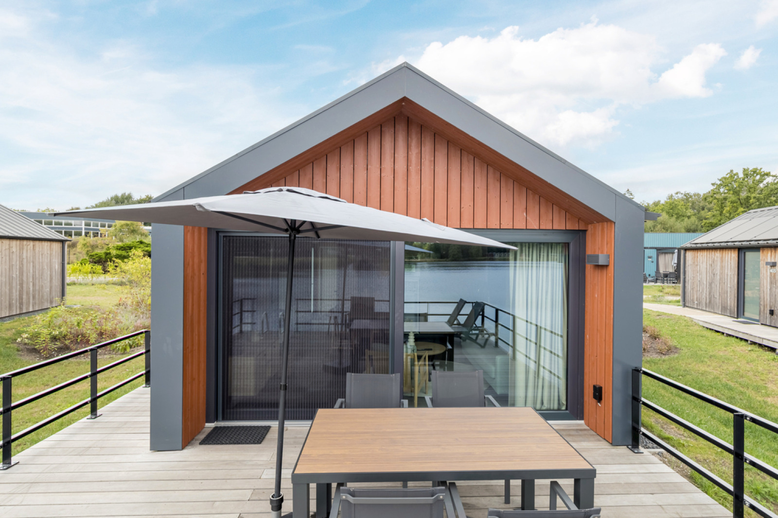 «Lake Side Lodge» 4