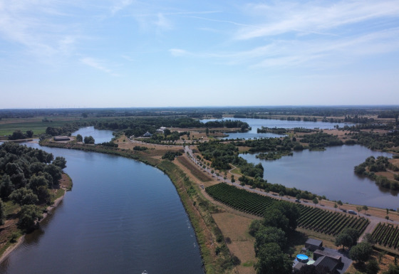 Foto aerea Meine Komplas - Vodatent - Camping de Boomgaard - Maaseik - Limburgo belga - Belgio.jpg