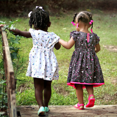 Children hand in hand - Vodatent - Camping Swinnenbos - Molenstede - Flemish Brabant - Belgium