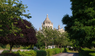 Basílica de Santa Teresa en Lisieux, Normandía, Francia