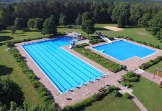 Gemeentelijk zwembad Sonnenberg camping Sonnenberg, MüdenÖrtze, Nedersaksen, Duitsland