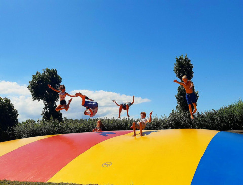 Airtrampolin - Kompas Camping Westende - Middelkerke, Westflandern, Belgien