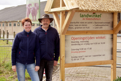Entrada con los propietarios - Vodatent - Granja de búfalos de agua - Oldemarkt - Overijssel - Países Bajos