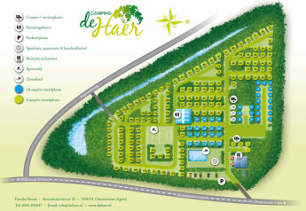 Camping de Haer kort over pladsen med faciliteter, legeplads, swimmingpool og standpladser markeret.