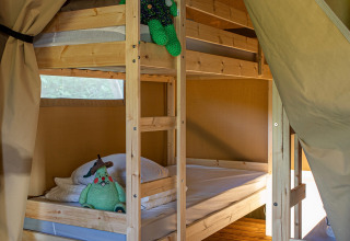 Køjeseng i safaritelt - Vodatent - Vakantiepark de Toffe Peer - Ruinerwold - Drenthe - Holland