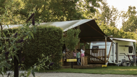 Tente safari vue de côté - Voda-Tent - Vakantiepark de Toffe Peer - Ruinerwold - Drenthe - Pays-Bas