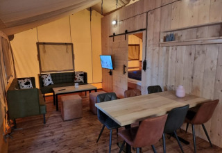 Interior view of the Safari tent with sanitary facilities at Camping het Horstmannsbos in the Netherlands.