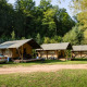 Safari-telt med private faciliteter ved Camping Bockenauer Schweiz i Tyskland omgivet af grøn skov.