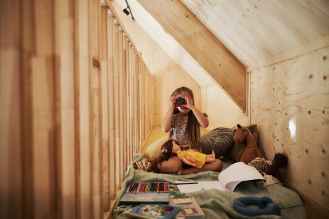 Niños juegan en el dormitorio - Vodatent - Brinckerduyn - Appelscha - Frisia - Países Bajos