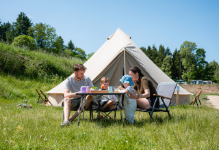 Gezin voor tipi - Geardropper - Camping Eifelblick - Gerolstein, Rijnland-Palts, Duitsland