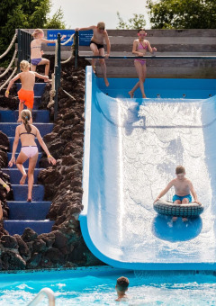 Tobogán en la piscina - Camping Vossenberg - Epe, Güeldres - Países Bajos