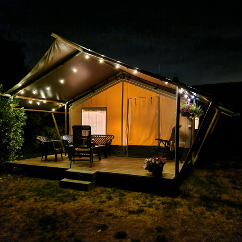 Tienda safari por la noche - Camping Eefting - Vodatent - Rohel, Frisia, Países Bajos(2)