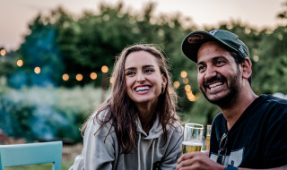 Pareja bebe cerveza - TinyParks - Cast Away - Tiengemeten - Holanda Meridional - Países Bajos