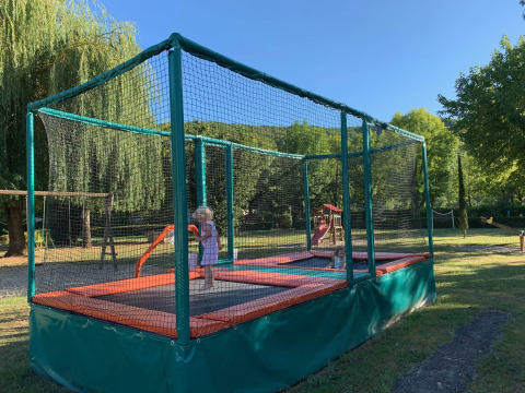 Trampolín - Tienda Voda - Camping la Salvinie - Dordoña, Terrasson Lavilledieu, Francia