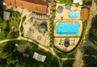 Campingplatz und Schwimmbad von oben - Sandberghe - Uden, Nordbrabant, Niederlande