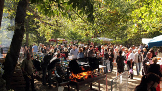 Barbecuing at the campsite - Camping le Rotja- Fuilla - Occitanie - Netherlands