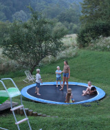 Kinder auf dem Trampolin - Camping Sretanwolf - Bosiljevo, Karlovac, Kroatien