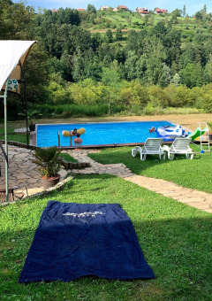 Schwimmbad und Trampolin - Camping Sretanwolf - Bosiljevo, Karlovac, Kroatien