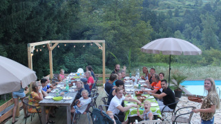 Gäste am Tisch - Camping Sretanwolf - Bosiljevo, Karlovac, Kroatien