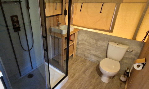Badkamer in tent - Mooirust - Leersum, Utrecht, Nederland