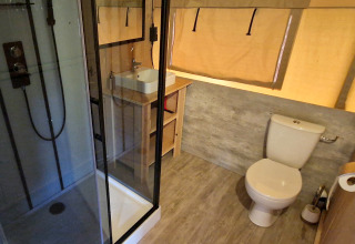 Badkamer in tent - Mooirust - Leersum, Utrecht, Nederland