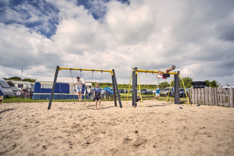 Balançoires - Vodatent - Strandcamping Jagtveld - _s Gravenzande, Hollande-Méridionale, Pays-Bas