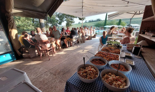 Cena de bienvenida - Tenuta Tredici Ulivi - Vodatent - Senigallia, Le Marche, Italia