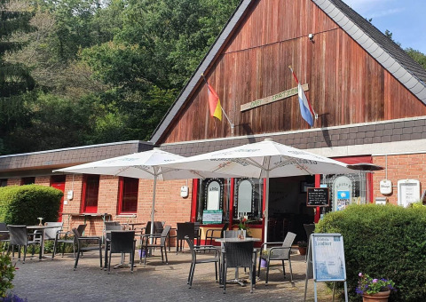 Catering en terraza - Camping Drei Spatzen - Vodatent - Utscheid, Renania-Palatinado, Dinamarca