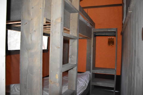 Bedroom with bunk bed - Camping Samoza - Vierhouten, Gelderland, Netherlands